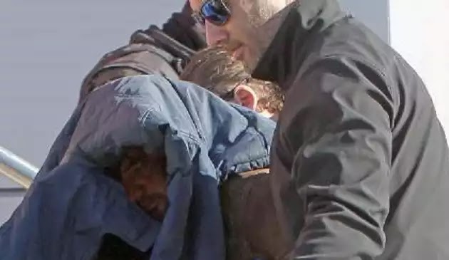 Έσπασαν στο ξύλο Αλβανό που μπήκε σπίτι τους να κλέψει, αυτός τους μήνυσε και τους έστειλε στον Εισαγγελέα! Έσπασαν στο ξύλο Αλβανό που μπήκε σπίτι τους να κλέψει, αυτός τους μήνυσε και τους έστειλε στον Εισαγγελέα!