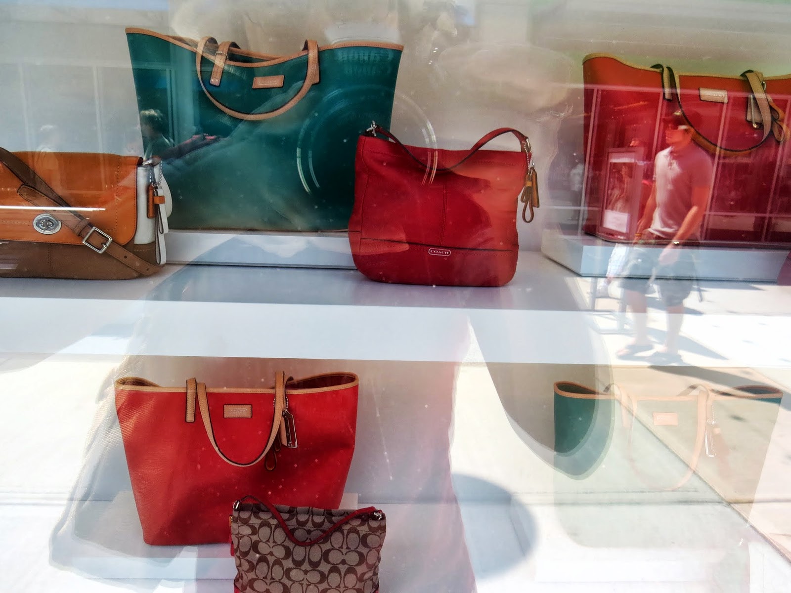 Photo Review Toronto Premium Outlets in Halton Hills