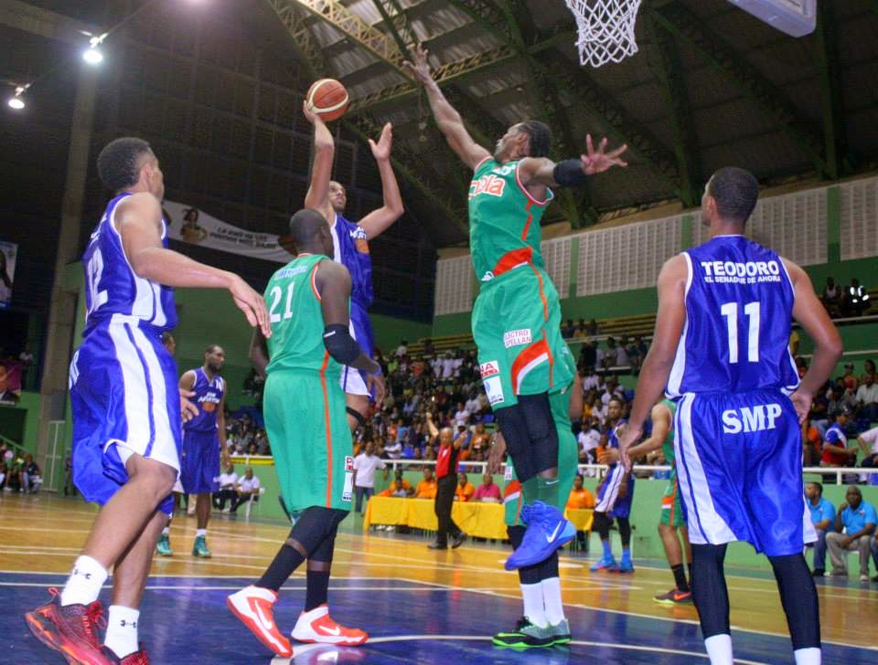 Virgilio Castillo derrota al San Martín y sigue tras clasificación basket La Romana.