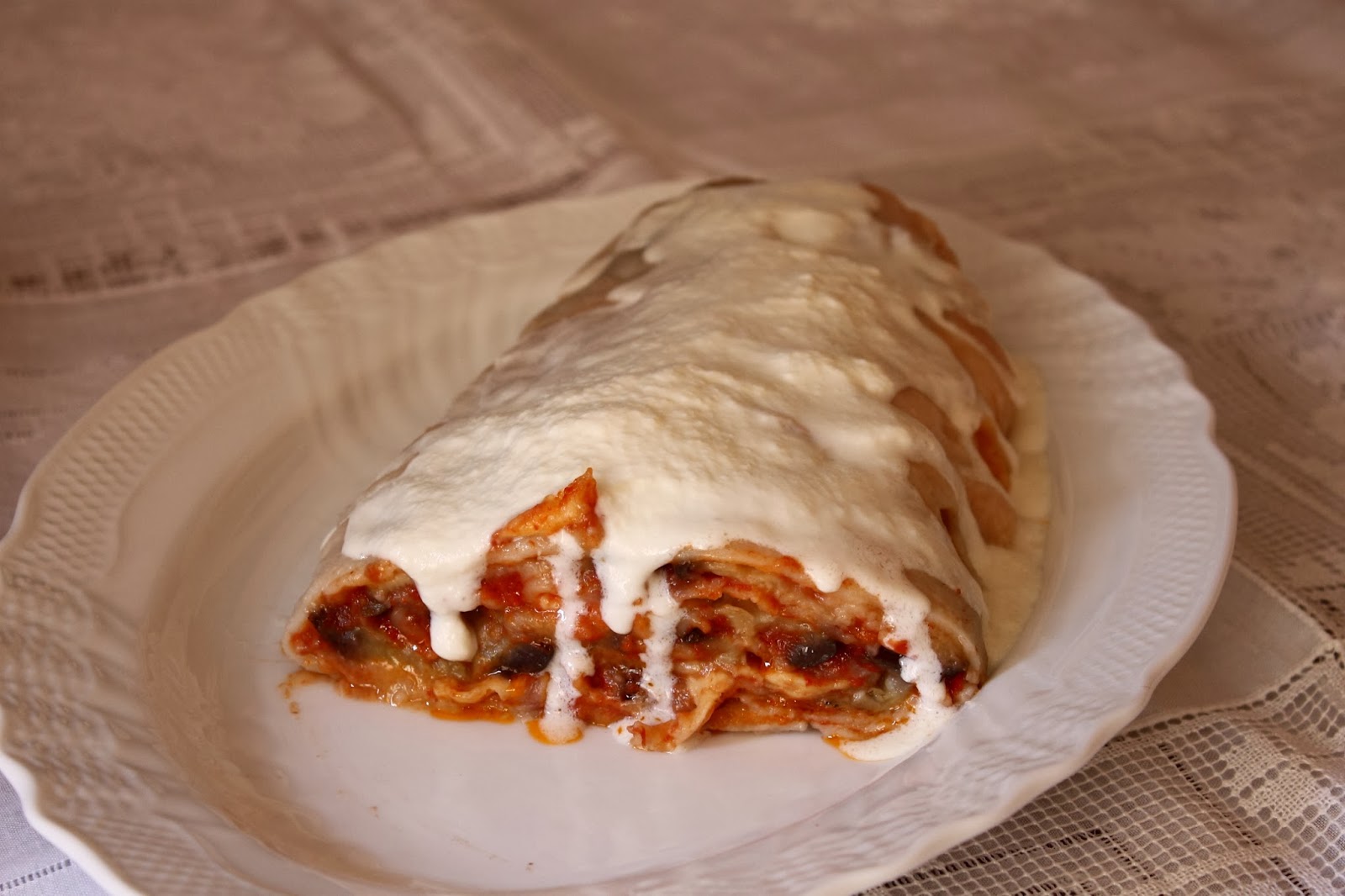 strudel salato alla parmigiana con fonduta di mozzarella di bufala