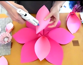 Mama's Gone Crafty: How to Make Giant Hawaiian Paper Flowers