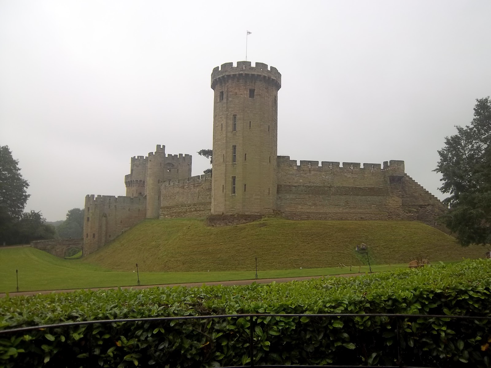 донжон крепость. главная башня рыцарского замка. главная башня рыцарского замка. главная башня рыцарского замка. башня донжон романский стиль.
