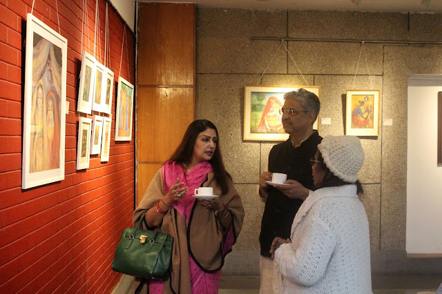 Artist Uma Bardhan with her painting Artist Uma Bardhan with her painting