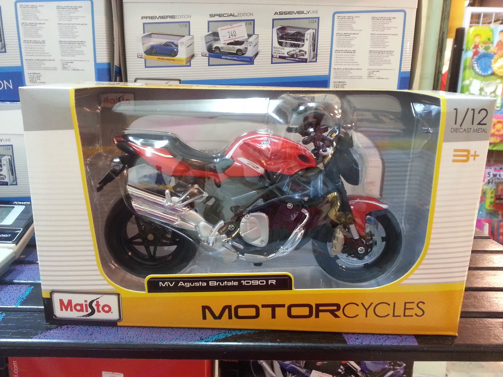 DIECAST 99 Daihatsu Xenia 136