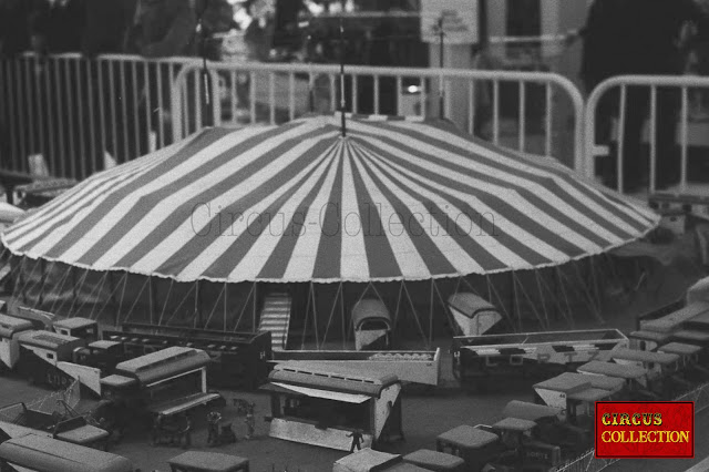 Maquette du cirque Lortz échelle 1:33 ème Photo Hubert Tièche    Collection Philippe Ros