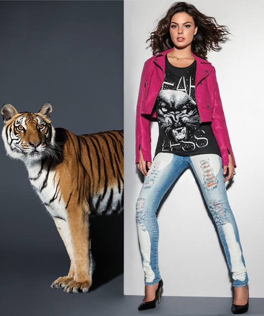 Look: Jaqueta Pink, Túnica, calça jeans e scarpin