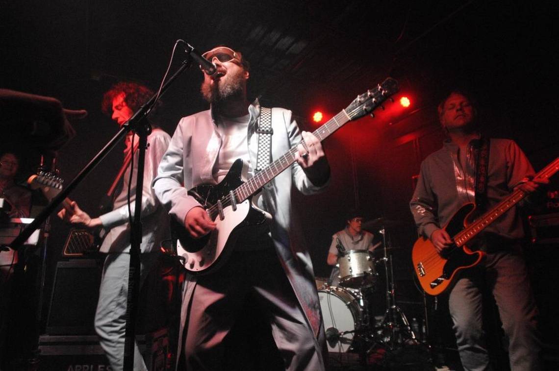 Pop On The Run Wonderful Comeback Album In 2007 By The Apples; The Apples In Stereo New