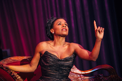 Review: LIGHTS OUT Is an Entertaining Tantalizer  Image