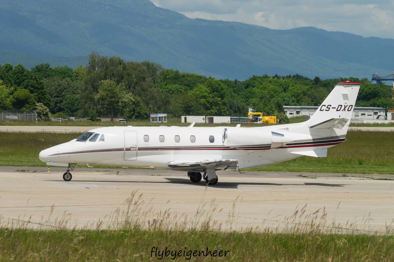 Eigenheer�s >Flugzeuge > BIZ > Gov. CSDXO Cessna 560XL