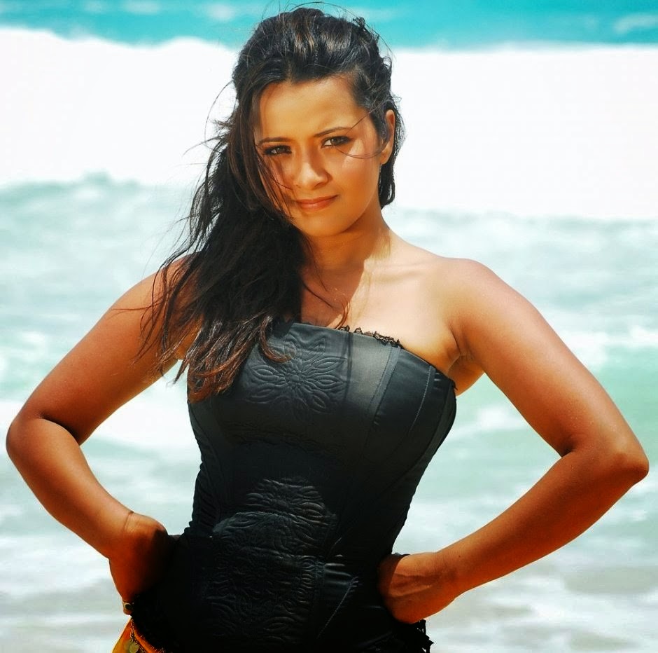 Reema Sen Looking Hot In Beach Photoshoot Hot4sure