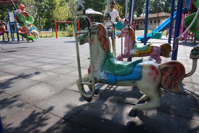 Bukarest, Romania ja lasten kanssa matkustaminen. Parhaat leikkipuistot ja huvipuistot!