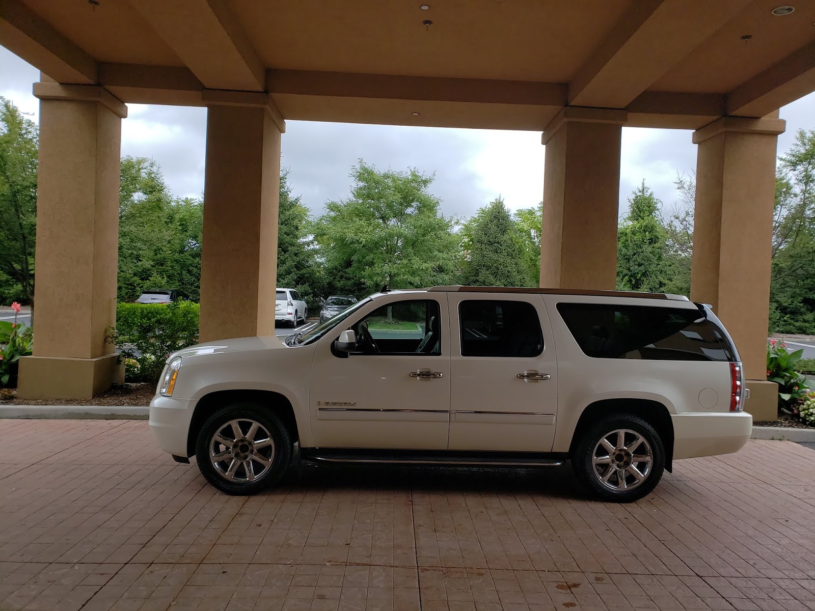 Westbury Taxi and Airport Service Westbury Taxi and Airport Service