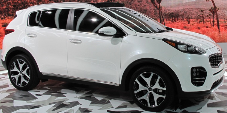 Saxton On Cars 2017 Kia Sportage Is Longer And Goes Next Year The All New 2017 Kia Sportage Offered In Front Or Wheel Drive Has A 181 Horse 2 4 Liter Engine On Lx And Ex Models 241