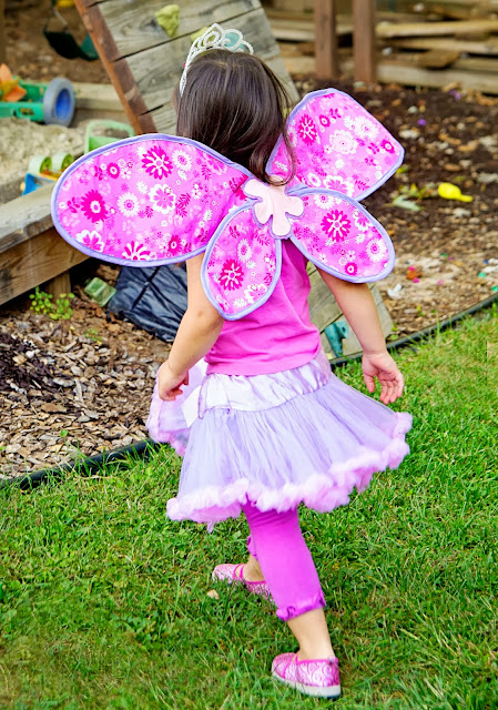 Free Fairy Fabric Wings Pattern and Tutorial. www.thecottagemama.com