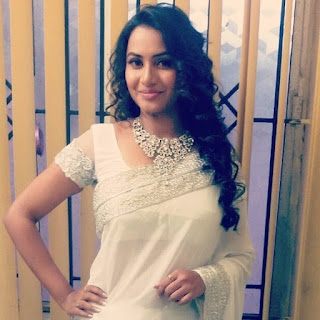 Janani Ashok kumar latest saree photos Navel Queens Janani Ashok kumar latest saree photos Navel Queens