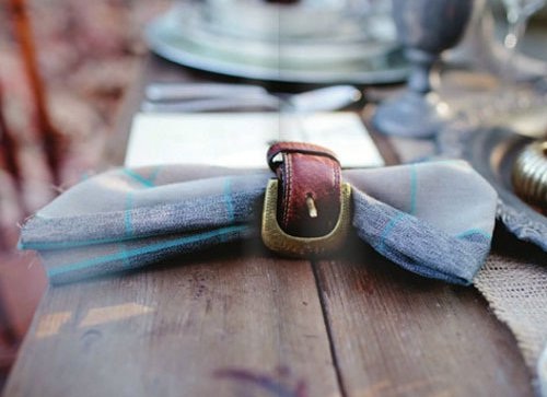 Cincin serbet terbuat dari daur ulang sabuk Cincin serbet terbuat dari daur ulang sabuk