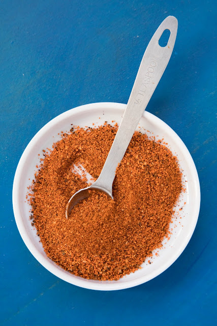INTERNATIONAL:  Homemade chili powder and spicy, too - from chilipeppermadness.com