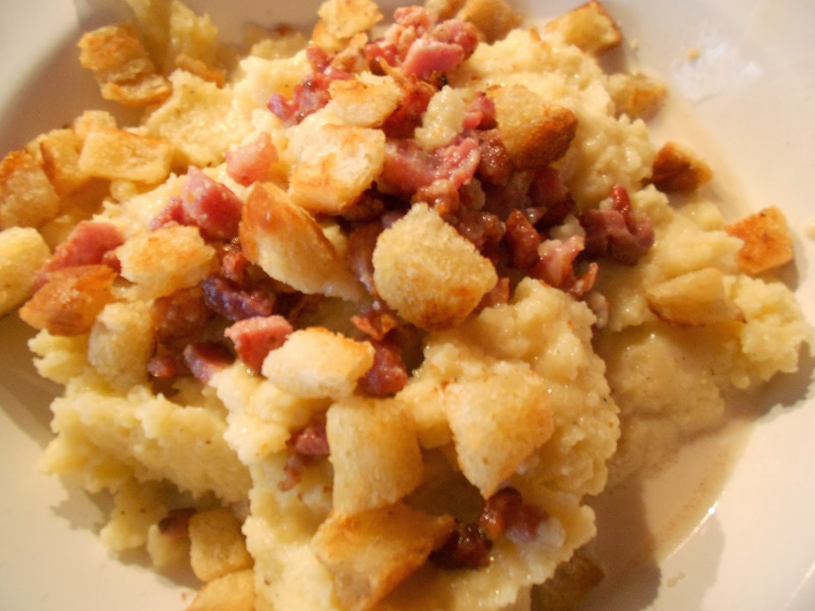 Oma´s herzhafte Grießknödel mit Specksauce &amp; Buttercroûtons — Verboten Gut