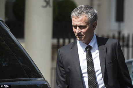 Chum hinh anh HLV Jose Mourinho toi M.U ky hop dong - Anh 5
