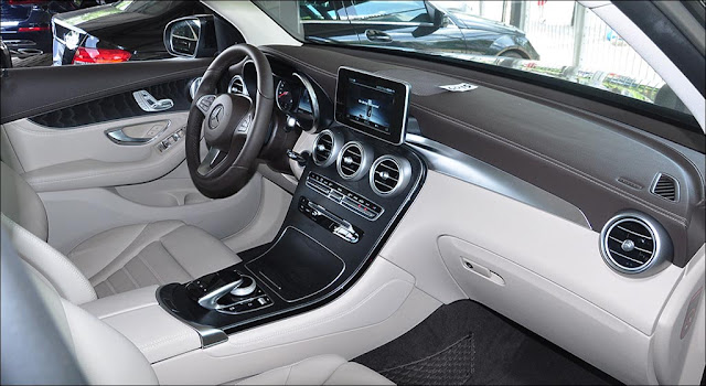 Nội thất Mercedes GLC 300 4MATIC 2019 được thiết kế thể thao mạnh mẽ