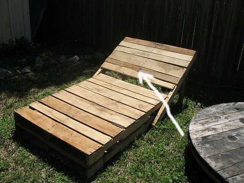 DIY : des chaises longues en bois de palette!