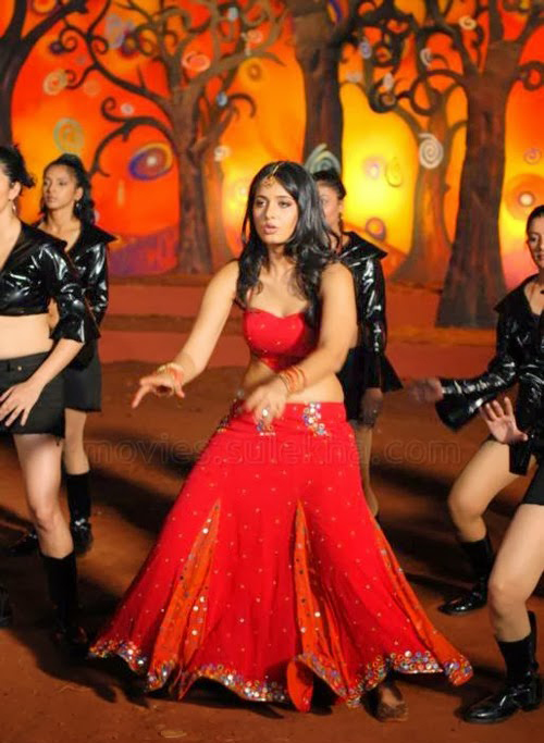 Anushka Shetty hot photos in red