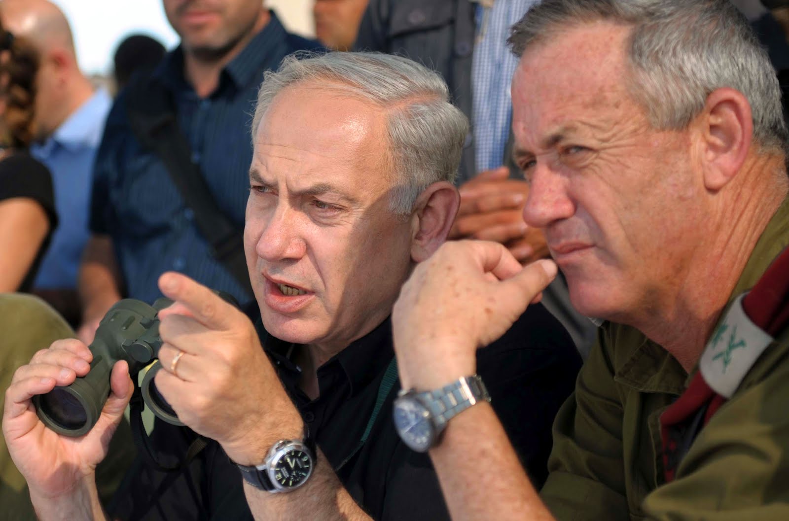 Benjamin-Netanyahu-Panerai-PAM-180-White-Gold-with-Defense-Forces-Chief-of-Staff-Lt.-Gen.-Benny-Gantz.jpg