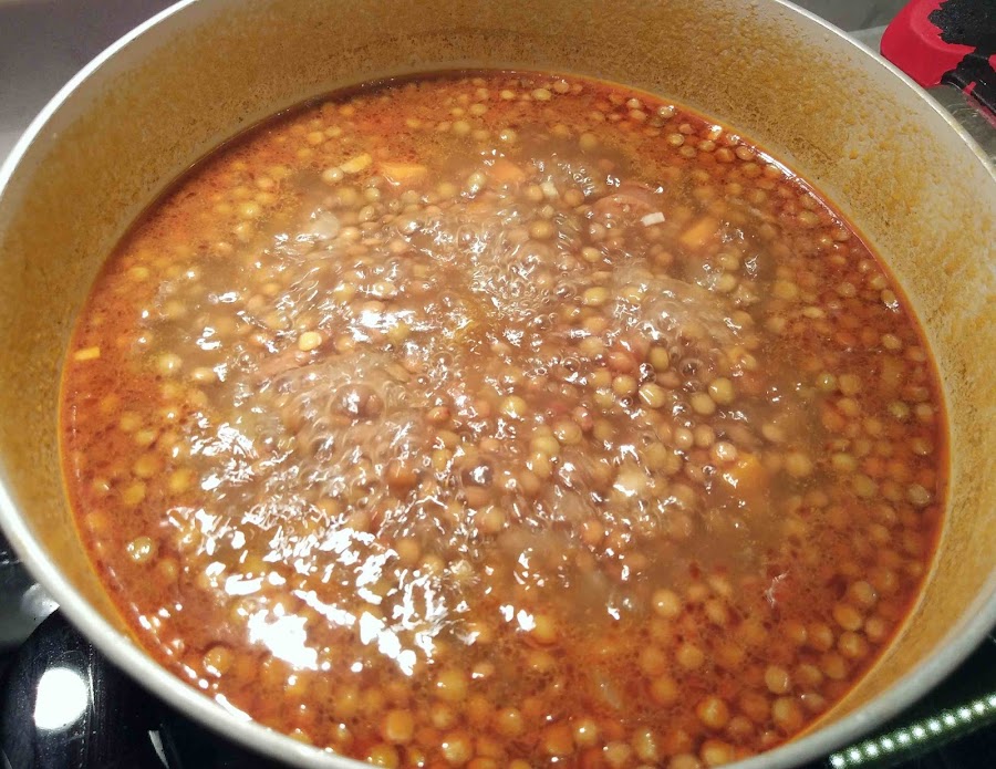 Rompe a hervir el guiso de lentejas