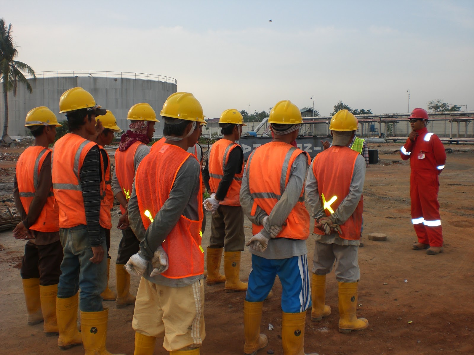 Toolbox meeting rapat awal kerja 