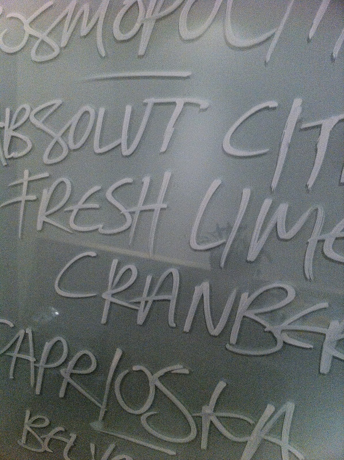 MONDO BOARDS Liquid chalk work on glass (menu)