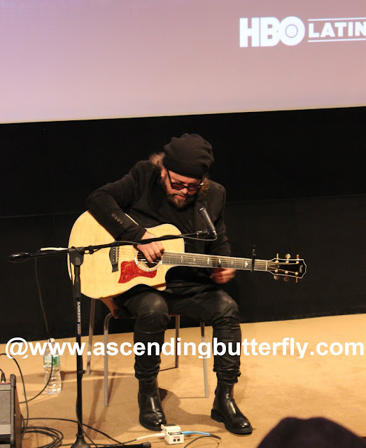 Carlos Varela Surprises Guests with an Impromptu Acoustic Performance!