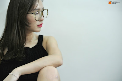 Stepheny Siew the Yesnobabe Blogger with G9Skin First Lipstick and Black Crop Top from Collinstreet.Co