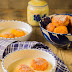 Buñuelos de calabaza y naranja sobre natillas de horchata
