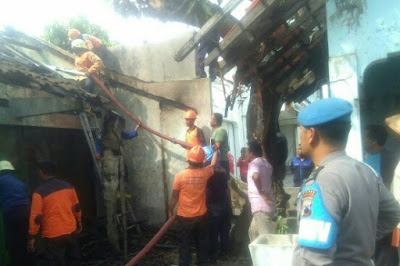 DIBIARKAN KOSONG, RUMAH SUHARTO DI NGRAMPAL SRAGEN LUDES TERBAKAR