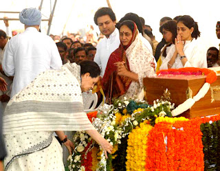 Ritesh at Father Vilasrao Deshmukh's funeral at Latur