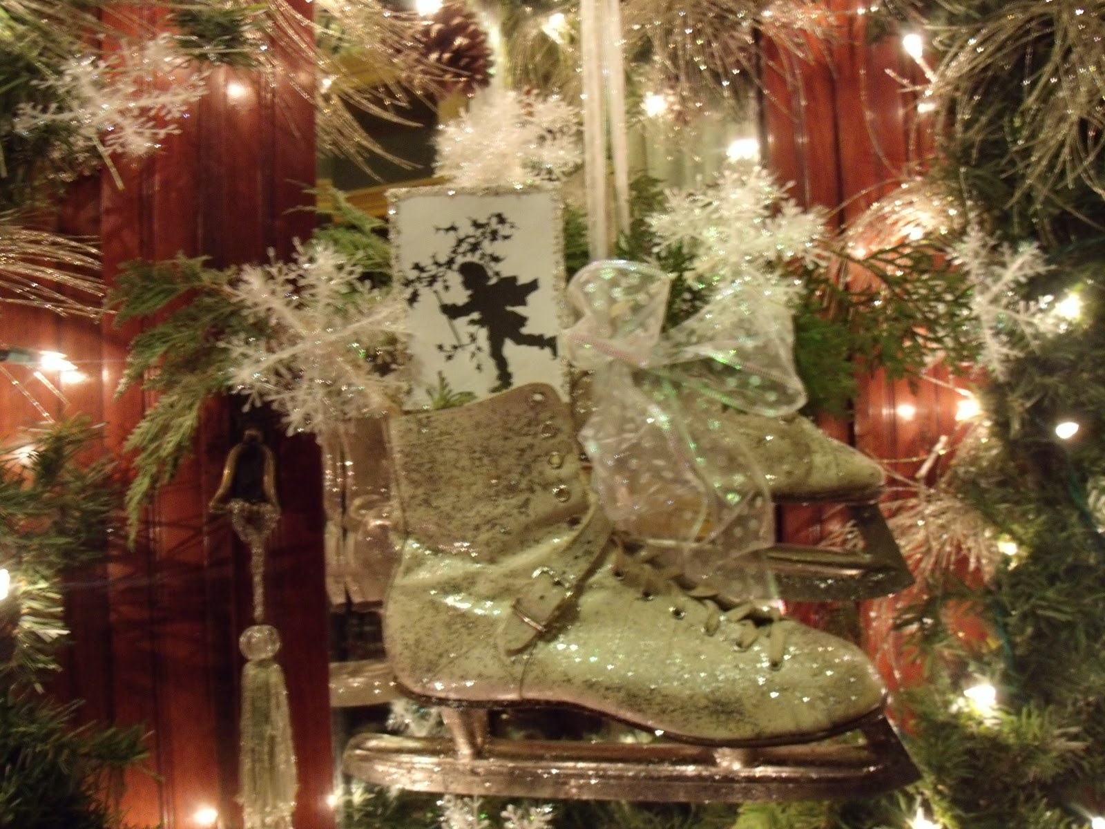 Pollyanna Reinvents Bargain Christmas Decor!