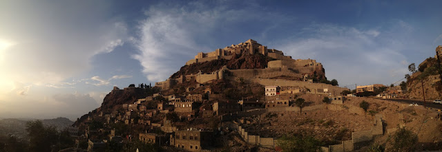  صور منوعه جميلة ومتحركة  The_castle_above_Taiz_%25288683935588%2529