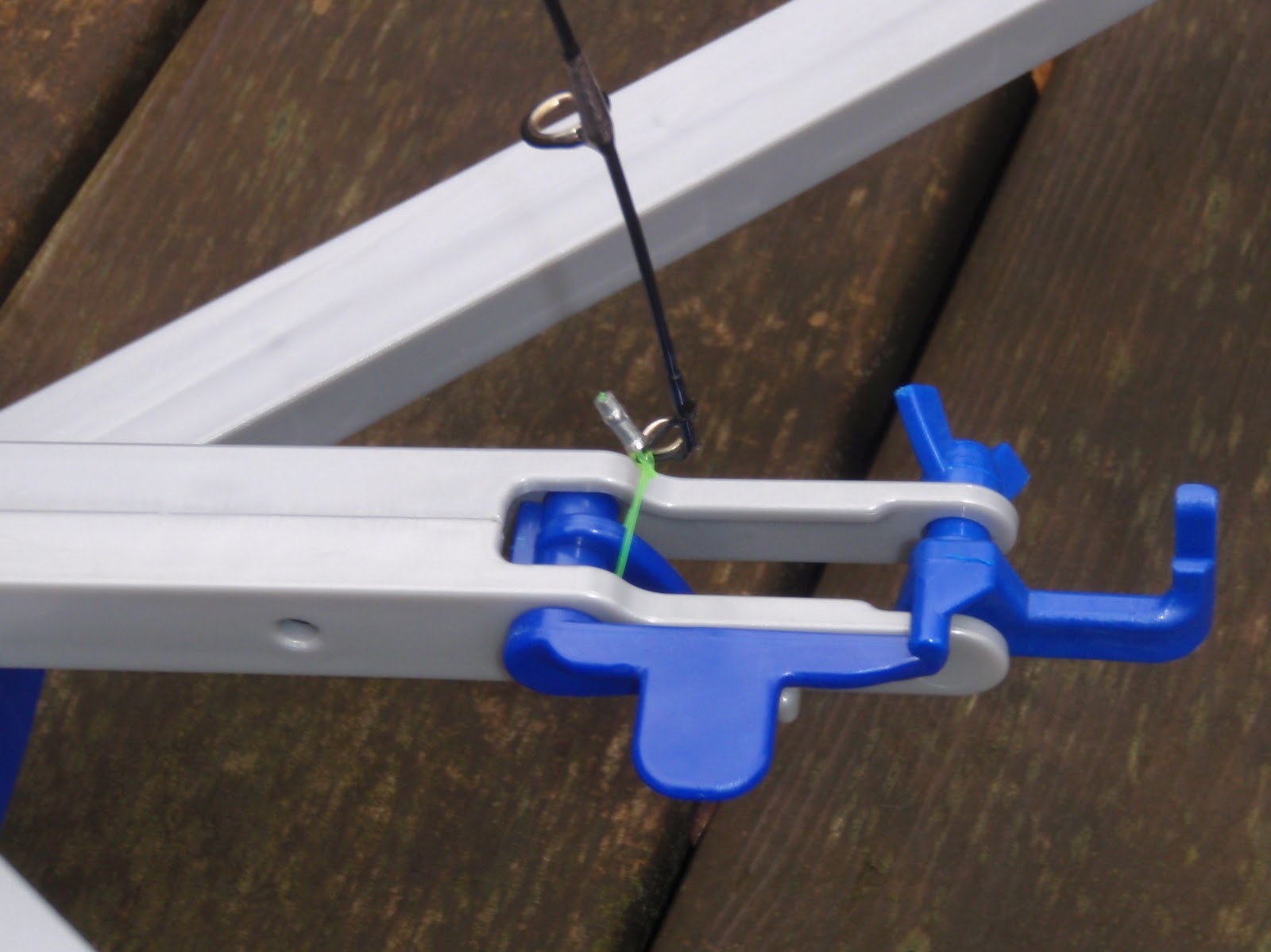 Bass Junkies Fishing Addiction The Jaw Jacker Vs. The Automatic Fisherman