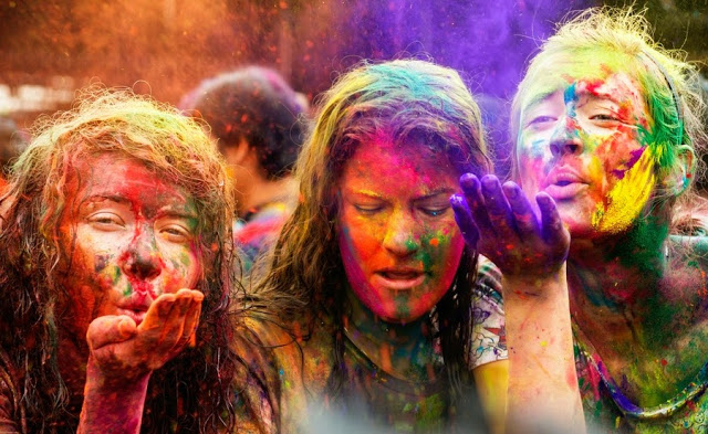 Holi Pictures Images Along with Best Hindi & English Quotes Holi Pictures Images Along with Best Hindi & English Quotes