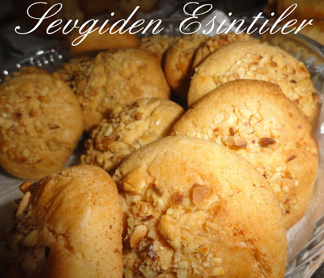 Sevgiden Esintiler Ağızda Kıyır Kıyır Dağılan Fındıklı Kurabiye