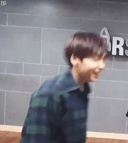 jungsewoon-20170623-024758-002.gif
