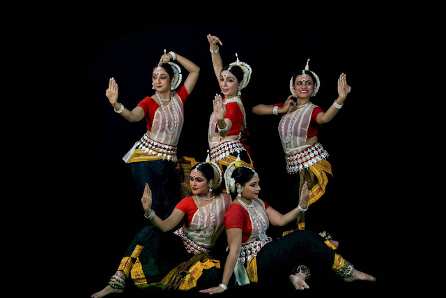 Noted Odissi Danseuse Sharmila Mukerjee and her dance ensemble Sanjali to present an Odissi dance performance Noted Odissi Danseuse Sharmila Mukerjee and her dance ensemble Sanjali to present an Odissi dance performance