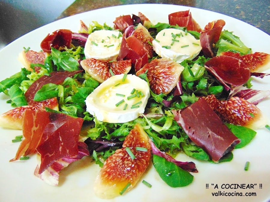 Ensalada de queso de cabra con higos y cecina o jamón