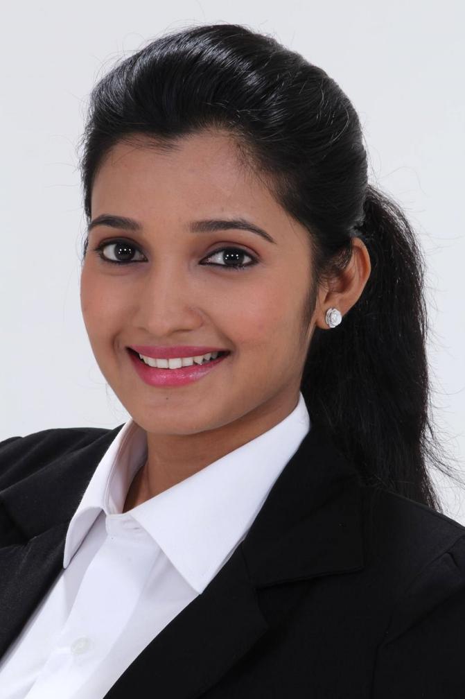 Beautiful Tamil Girl Deepthi Shetty Face Closeup Photos