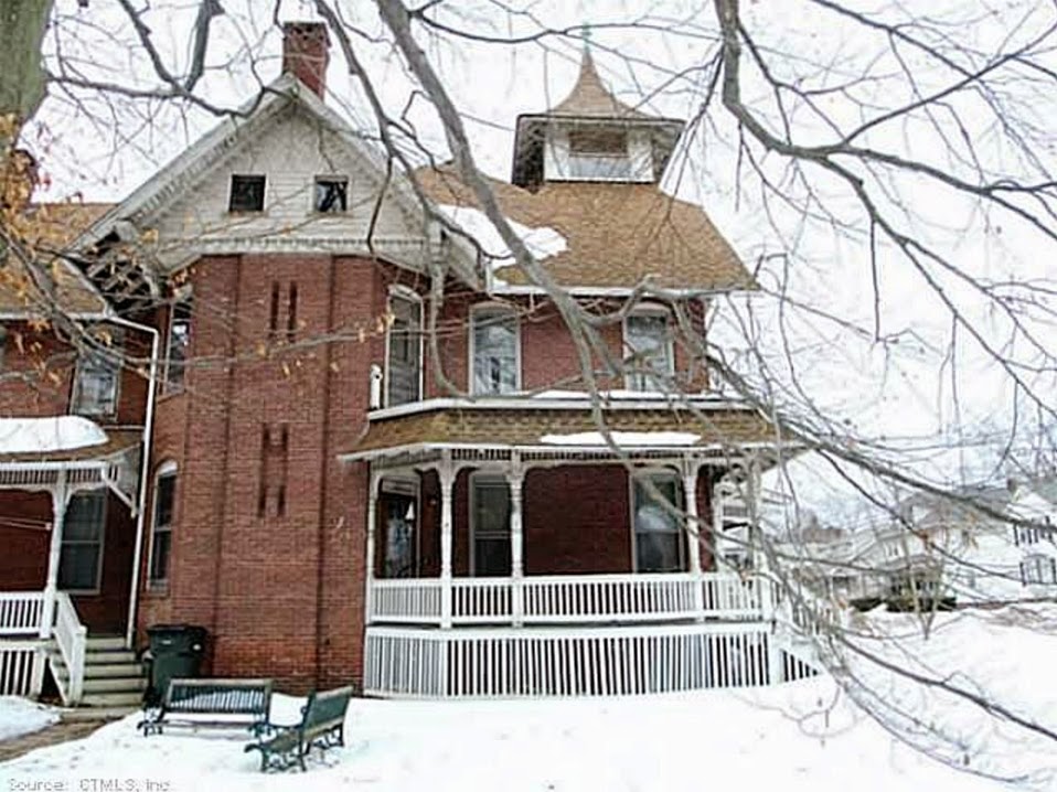 From City to Suburbia 98 Spring St, Windsor Locks, CT 06096