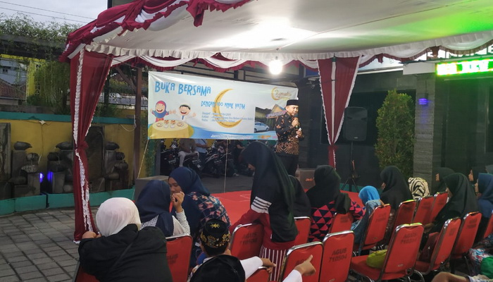 Bulan Ramadan, Berbagi Bersama Ratusan Anak Yatim di Karaoke New Bahari