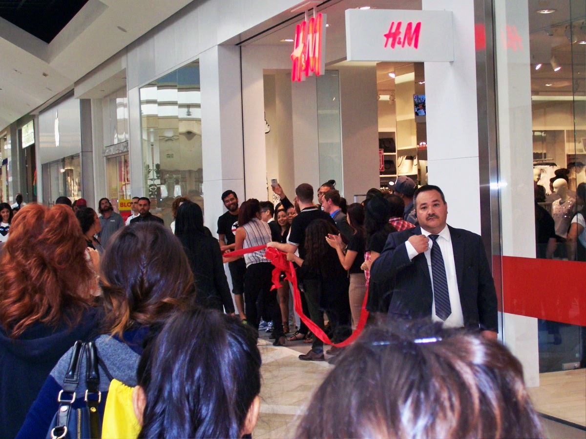 H&M Grand Opening At The Westfield Sherman Oaks Fashion Square Mall ...