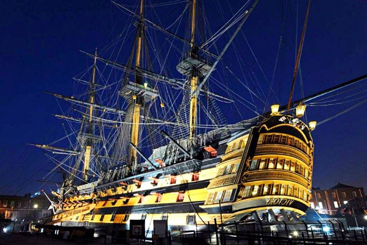 1765 yılında yapılan HMS Victory o zamana kadar inşa edilmiş en büyük gemiydi.