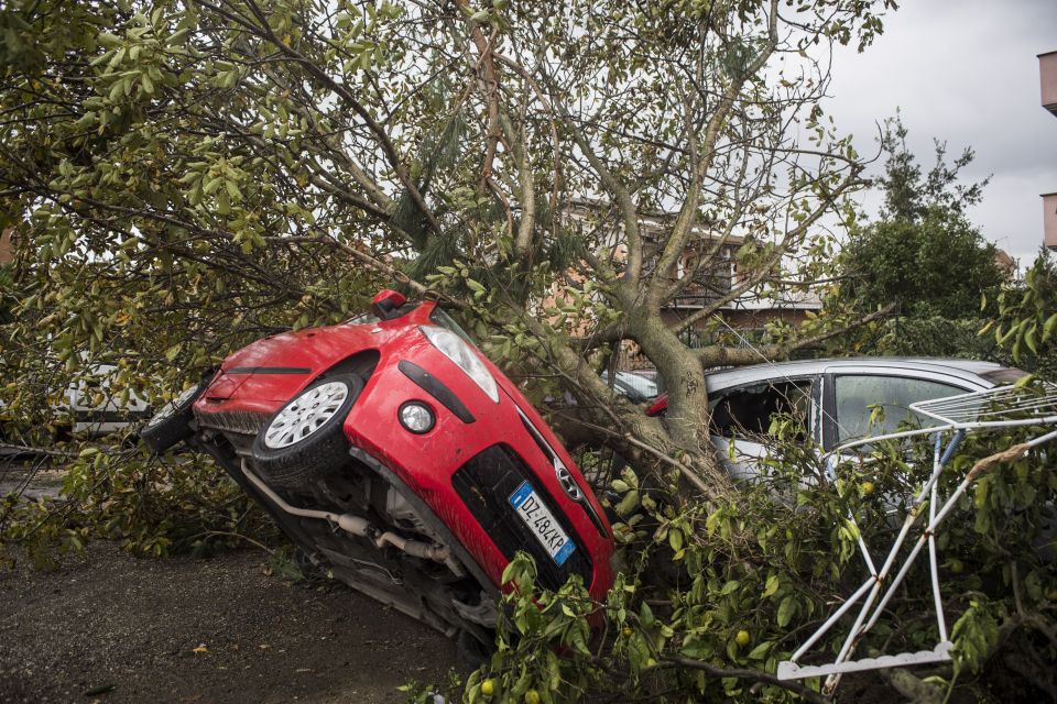Tornado in Rome, Italy kills 2; Overturns cars, uproots trees
