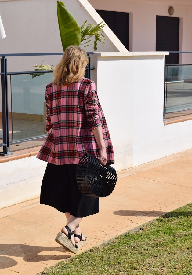 Como llevar crop pant con blazer